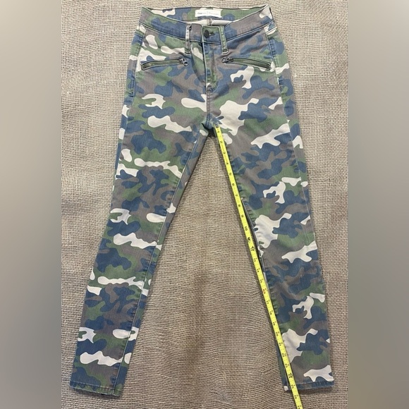 Gap Mid-Rise 1969 Camo True Skinny Jeans, Size 25, Zip Back Ankles, Pockets - Picture 6 of 8